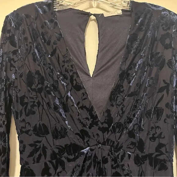 Lush blue velvet romper long bell sleeve medium v neck burnout - Picture 2 of 9